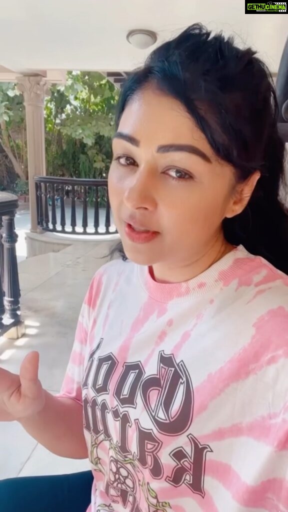 Sapna Vyas Instagram - आराम करना बेहतर है या कसरत? 💪🏼 Is it better to rest or exercise? Share if you found it useful & Save to watch later ❤️ #FitnesswithCoachSapna #AskCoachSapna