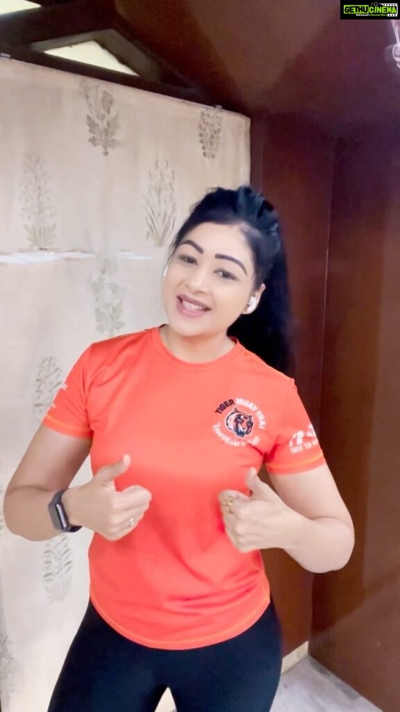 Sapna Vyas Instagram - चीट मील करने के लिए कौन सा समय सबसे बेस्ट है? 💪🏼 When should you have your cheat meal? Save this video to watch later ❤️ #FitnesswithCoachSapna #AskCoachSapna