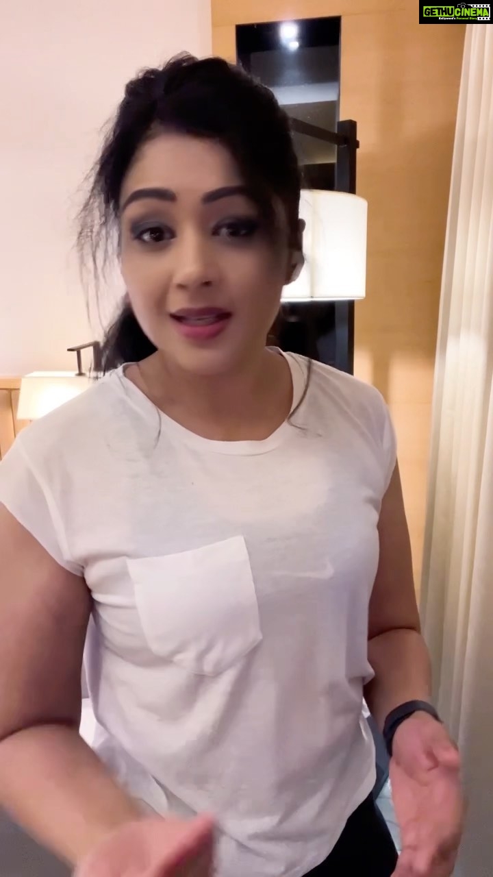 Sapna Vyas Instagram - कैलरी बर्न करने में मदद करने के लिए जिम वर्कआउट के अलावा क्या करें ? 💪🏼 Things to do beyond gym workout to help burn calories. Save this video for future❤️ #FitnesswithCoachSapna #AskCoachSapna
