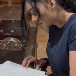 Sapna Vyas Instagram - 👋 if you are left handed ! #HandsUp Btw when left-handed people write, they get ink on their hand. I was wondering if the same applies to right-handed peeps too! While I was checking in @nattikabeachayurvedaresort The Nattika Beach Ayurveda Resort