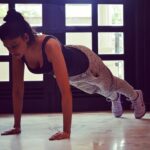 Sapna Vyas Instagram – How many pushups can you do in a row?

Harvard Scientists say that your risk of heart attack is over 30 times less if you are able to do 40 or more pushups in a row. 

According to Harvard’s School of Public Health, men who could get through 40 or more push-ups had 96 percent less risk of heart problems in the next 10 years than those who quit at 10 or fewer.

So how many consecutive pushups can you do in a row? 

If you can do 40 or more — which is really hard — great! 
If you can only do 10 or fewer, you need to get to work, buddy.