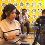 Sapna Vyas Instagram - Get your scoop of bts from our studio. Shoot time with Mr. Abijit Ganguly. Go to YouTube.com/CoachSapna for the episode of “Baaton Baaton Mein with Sapna Vyas” Directed by @asif_silavat Production house @rhsgproductions Creative head @coachsapna Production head @ishebazmemon Ad @atulyaazim DOP @gaurav_dop @aman_silawat04 Bts @vaibhav_gadahire_photography Sound Engineer - Om Zapli Makeup @manishsharma96 Rimpi Poster & Creatives - @yardy_mak Editor - @im_mr_mj_2016 #BaatonBaatonMeinwithSapnaVyas