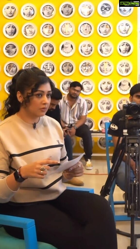 Sapna Vyas Instagram - Get your scoop of bts from our studio. Shoot time with Mr. Abijit Ganguly. Go to YouTube.com/CoachSapna for the episode of “Baaton Baaton Mein with Sapna Vyas” Directed by @asif_silavat Production house @rhsgproductions Creative head @coachsapna Production head @ishebazmemon Ad @atulyaazim DOP @gaurav_dop @aman_silawat04 Bts @vaibhav_gadahire_photography Sound Engineer - Om Zapli Makeup @manishsharma96 Rimpi Poster & Creatives - @yardy_mak Editor - @im_mr_mj_2016 #BaatonBaatonMeinwithSapnaVyas