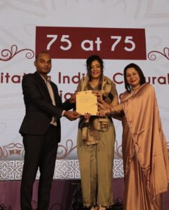Sapna Vyas Instagram - Humbled to be recognised as a Cultural Brand Ambassador of India on the 75th year celebration of our independence. Thank you @ministryofculturegoi @amritmahotsav

#75for75 #HarGharTiranga #AmrtiMahotsav #DilseDesi #MeinBharatHu