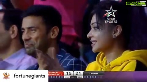 Sapna Vyas Instagram - Keep supporting my team #GujaratFortuneGiants Don't miss to watch #VivoProKabaddi Season 7 ! @sanjay_adesara #IssBaarChhodnaNahi #LePange