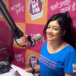 Sapna Vyas Instagram – Not a Paapi girl, but your Rj girl 🎤 🎙️ 

Thank you and big shoutout to my team @myfmindia @pandyarj @myrjcharmy @rj.tushar_  @myrjmayank @myrj_goldie My radio journey is dhamakedaar coz of you peeps 💕

🎥- @priyapanchal_1891 🤗 94.3 MY FM