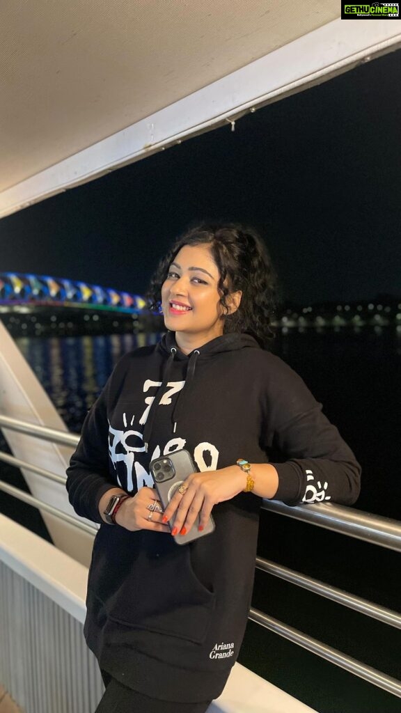 Sapna Vyas Instagram - When it comes to content creation, simply following the crowd or unquestioningly embracing popular views, which can be flawed, isn’t the way to go. It’s crucial to nurture our individual voices, show respect for diverse perspectives and embrace our responsibility to make a positive impact. Thanks to @aksharcruise & @bigbang_mediagram got the opportunity to address the top content creators of Ahmedabad. Always proud of my Amdavad & its people. It was an honour to share the stage with Mr. @manandanibjp it was a joy to learn about the vision of his team. I believe that @aksharcruise offers an exceptional experience, where you can enjoy fine dining and entertainment on the serene Sabarmati River. It’s a must-visit destination for those looking to create lasting memories. To my dear Amdavadi content creators, you are the artists painting our city’s digital canvas. Keep expressing your passion and inspiring us with your creations! Panel host: @mortal_soniya Event managed by: @bigbang_mediagram @ronyrocks89