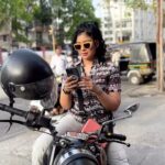 Sapna Vyas Instagram - सुन पागल दिल में प्यार होना चाहिए धक् – धक् तो रॉयल एनफील्ड भी करता है।