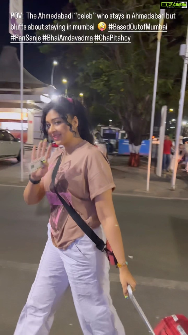 Sapna Vyas Instagram - POV: The Ahmedabadi “celeb” who stays in Ahmedabad but bluffs about staying in mumbai 🤪 #BasedOutofMumbai #PanSanje #BhaiAmdavadma #ChaPitahoy Pune Airport, Lohagaon, Pune, Maharashtra