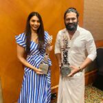 Sapthami Gowda Instagram - Ella kannadigrugu dhanyavadagalu ❤️ 🙏🏻 Thank you @ottplayapp changemakers award for honoring me with “Rising star of the Year” award ❤️🧿 Extremely grateful and blessed 😇 All my sincere thanks to @rishabshettyofficial sir, @vkiragandur sir, @hombalefilms and the whole team of Kantara ❤️ And of course my family ❤️🥰 JW Marriott Mumbai Juhu