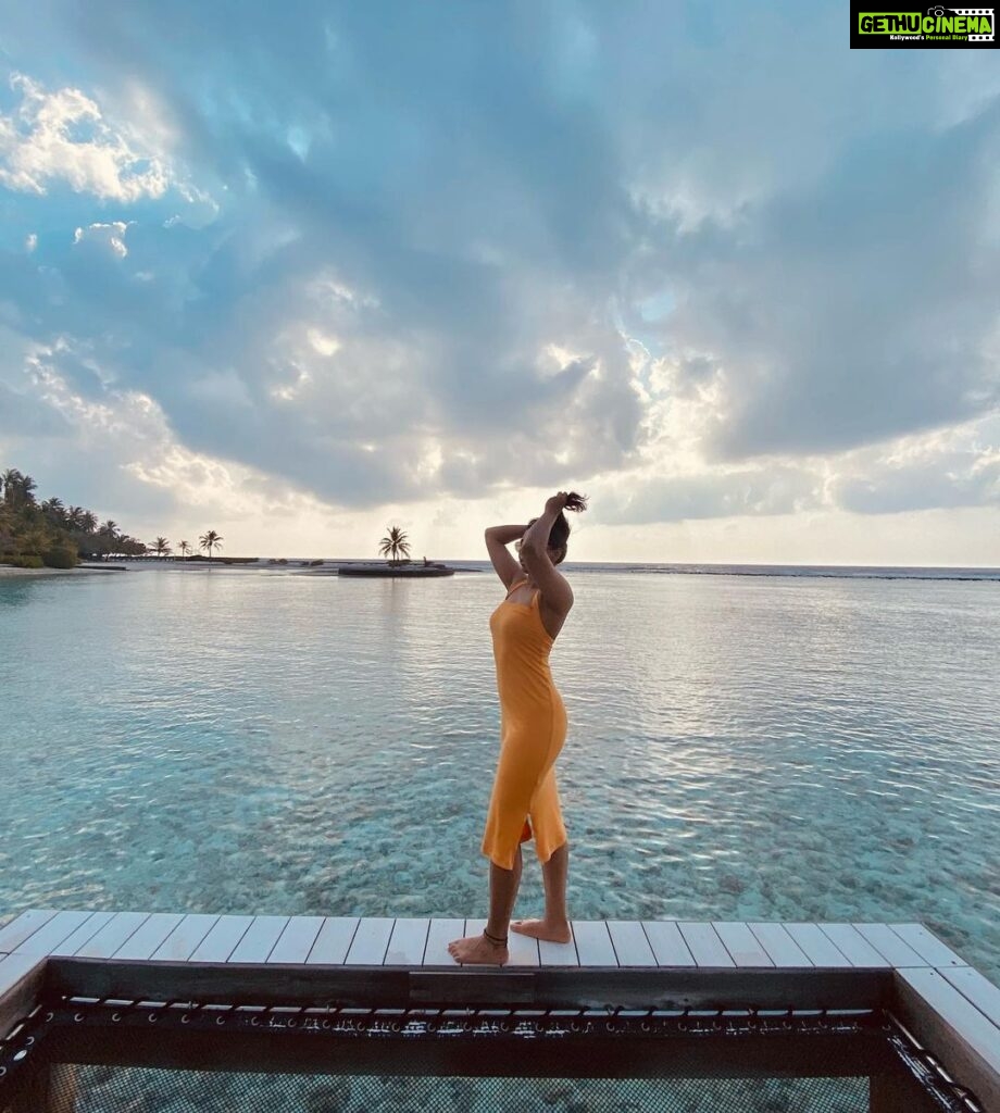 Sapthami Gowda Instagram - Paradise fosho 🏝️🌊☀️❤️🧿 @holidayinnresortmaldives ! Book your stay and vacations @adventurous_hodophiles #hereatkandooma #ihg #kandooma Holiday Inn Resort Kandooma Maldives