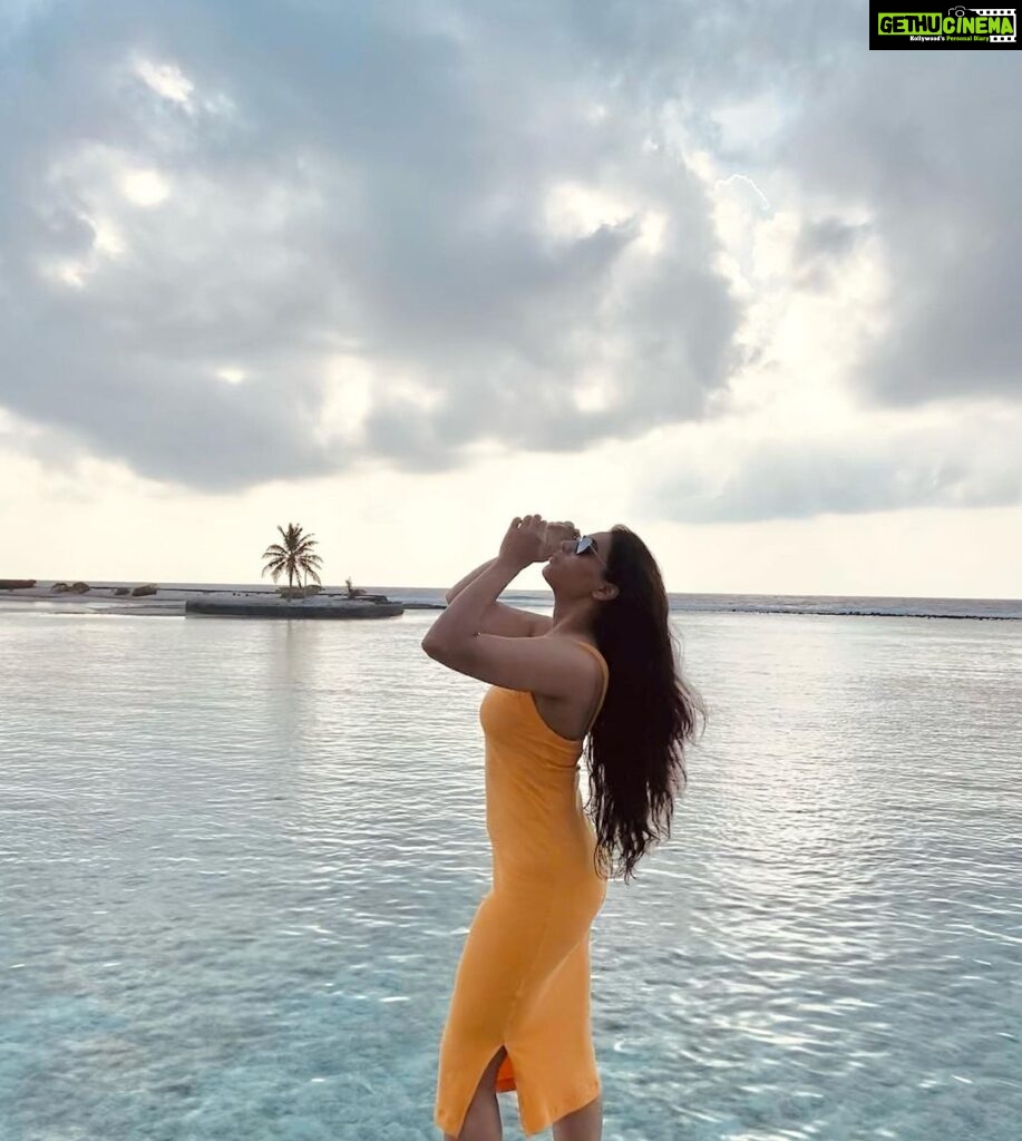 Sapthami Gowda Instagram - Paradise fosho 🏝️🌊☀️❤️🧿 @holidayinnresortmaldives ! Book your stay and vacations @adventurous_hodophiles #hereatkandooma #ihg #kandooma Holiday Inn Resort Kandooma Maldives