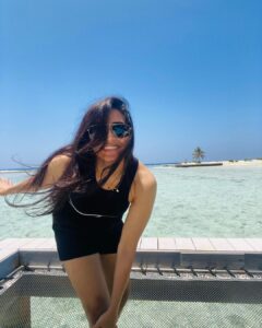 Sapthami Gowda Instagram - If you can get used to this face then, I can definitely get used to the tan lines and beach hair ❤️🧿

@holidayinnresortmaldives 

#hereatkandooma #ihg #kandooma