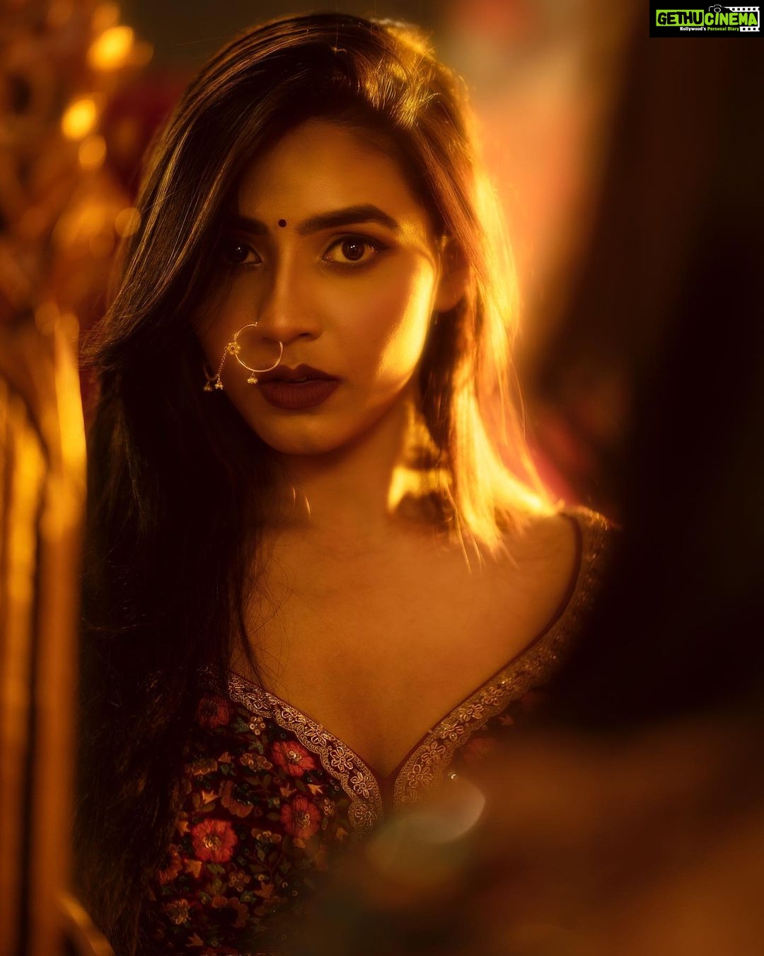 Sapthami Gowda Instagram - Happy Cringe-Fest(Valentine’s)Day 🌹🧿 Styling @tejukranthi Assisted by @khushi_jagadisha MUA @vidyashree_makeoverstories Apparel @samyakkclothing Nose Jewellery/nath : @abarantimelessjewellery @theportraitstudio_tps