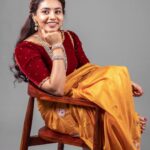 Sapthami Gowda Instagram – ಬೆಳದಿಂಗಳು ❤️🧿

Styling and saree @tejukranthi
Assistant styling @khushi_jagadisha
Blouse @savitha_reddy @sandhyakiranreddy_official 
Photography @mayarthaproductions 
Makeup @makeupbyshwethamahadev 
Accessories @abarantimelessjewellery Mayartha Productions