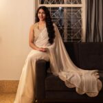 Sapthami Gowda Instagram – White is an emotion 🤍 

Styling @tejukranthi 
Assistant styling @khushi_jagadisha 
Outfit @lathaputtanna 
Hair @prashanthhairstylist 
📸 & 📍 @mayarthaproductions 

🧿