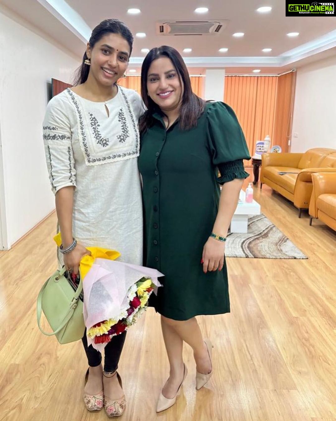 Sapthami Gowda Instagram - Having been an ardent fan of maintaining a consistent skincare routine, I am thrilled to start my journey with Dr. Jamuna Pai’s SkinLab. Having catered to various skincare based services and well trained professionals who provide an in-depth understanding of each treatment, there’s nothing more satisfying that seeing great results to your queries. Thank you @rajathi.kalimuthan for your incredible hospitality, giving me a complete understanding of SkinLab and the treatments available at the clinic. It was lovely meeting you and your talented team, and I can’t wait to share my experience with my Instagram family. Stay tuned to my journey with @skinlabindia and if you have any questions, do drop the same in comments. #skinlabbangalore @drjamunapai