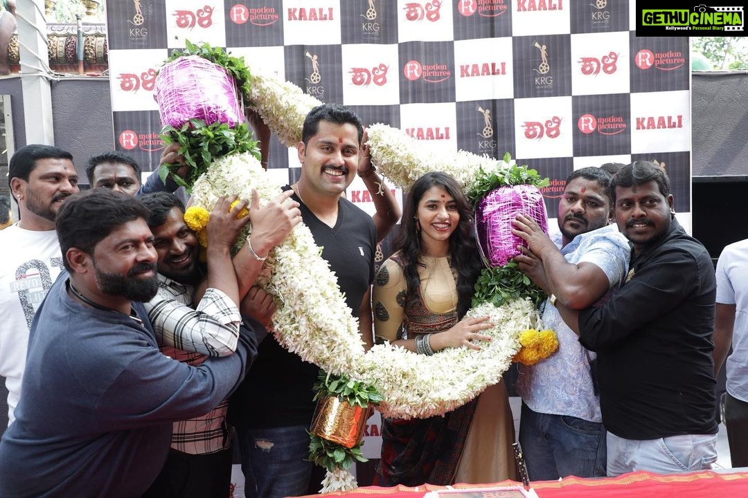 Sapthami Gowda Instagram - ಕಾಳಿ ಮುಹೂರ್ತ ಮಹಾಕಾಳಿಯ ಸನ್ನಿಧಿಯಲ್ಲಿ, #Kaali ಆರ್ಭಟ ಶುರು🔥 #RRRMotionPictures @abishekambareesh @krisshdop @iswapnakrishna @charanraj27185 #KaranukarA @dskcuts @krg_connects Nim ellara preethi, ashirwada irali ❤️🧿