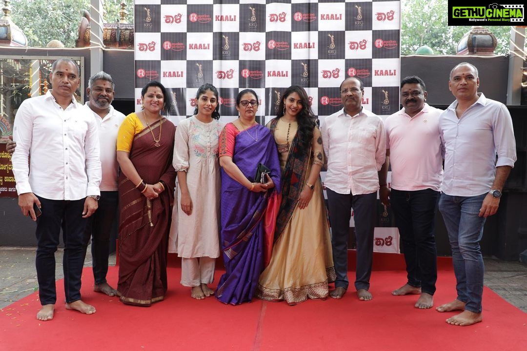 Sapthami Gowda Instagram - ಕಾಳಿ ಮುಹೂರ್ತ ಮಹಾಕಾಳಿಯ ಸನ್ನಿಧಿಯಲ್ಲಿ, #Kaali ಆರ್ಭಟ ಶುರು🔥 #RRRMotionPictures @abishekambareesh @krisshdop @iswapnakrishna @charanraj27185 #KaranukarA @dskcuts @krg_connects Nim ellara preethi, ashirwada irali ❤️🧿