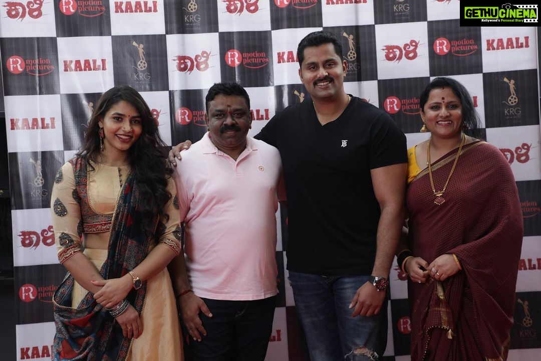 Sapthami Gowda Instagram - ಕಾಳಿ ಮುಹೂರ್ತ ಮಹಾಕಾಳಿಯ ಸನ್ನಿಧಿಯಲ್ಲಿ, #Kaali ಆರ್ಭಟ ಶುರು🔥 #RRRMotionPictures @abishekambareesh @krisshdop @iswapnakrishna @charanraj27185 #KaranukarA @dskcuts @krg_connects Nim ellara preethi, ashirwada irali ❤️🧿