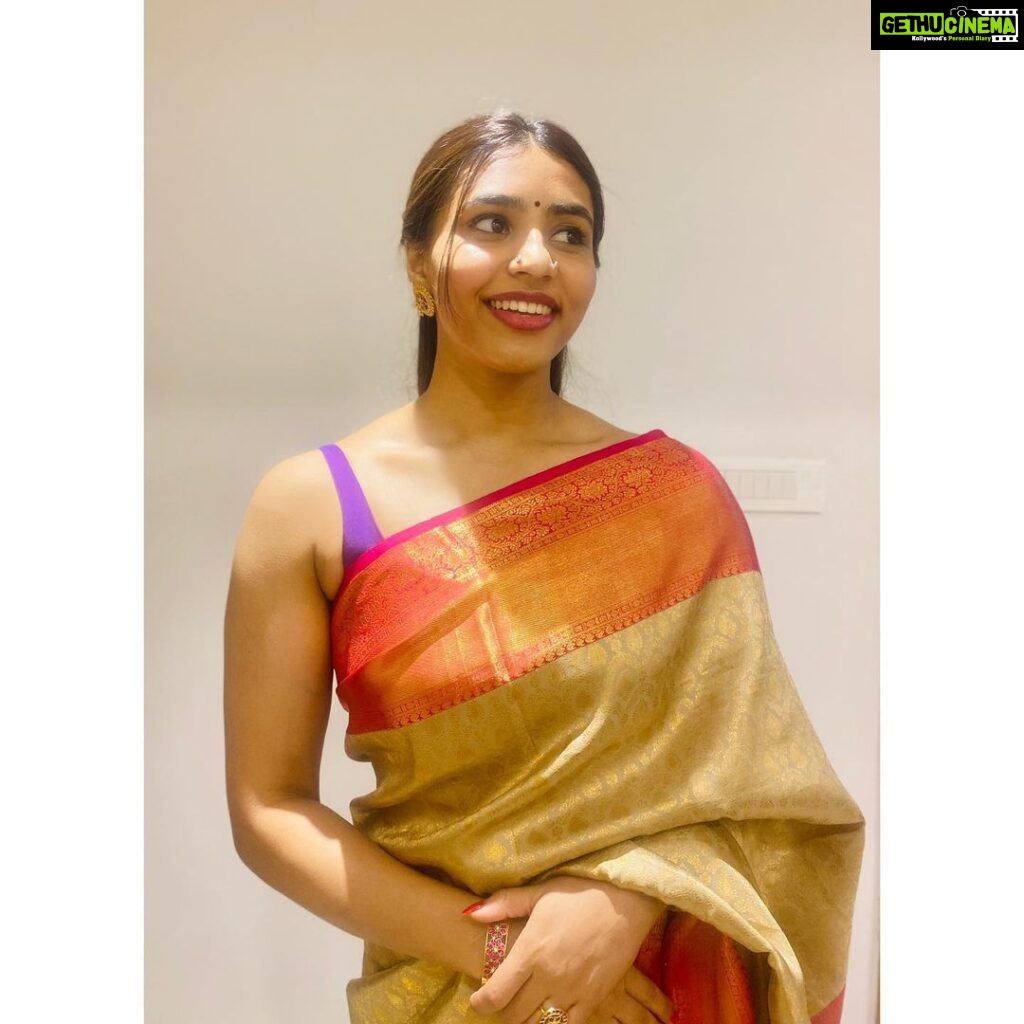 Sapthami Gowda Instagram - Leela wearing leela’s saree ❤️🥹🧿 Styling - @tejukranthi @kalasthreebytejaswinikranthi Assisted by - @khushi_jagadisha Jewellery- @sunrisesilversmiths 🥰