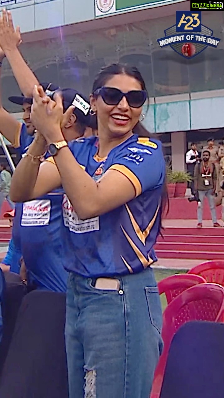 Sapthami Gowda Instagram - Nothing beats the feeling of supporting the home team to victory! With a smile on her face and a heart full of enthusiasm, @sapthami_gowda was seen cheering her team all the way. Keep the positive vibes and high energy going🤞🏼🏏😊 Here’s the “A23 Moment of the Day” from the match between @karnatakabulldozersccl and @bengaltigerst20. #CCL2023 #CelebrityCricketLeague #a23 #chalosaathkhelein #a23rummy #letsplaytogether #karnatakabulldozers #bengaltigers