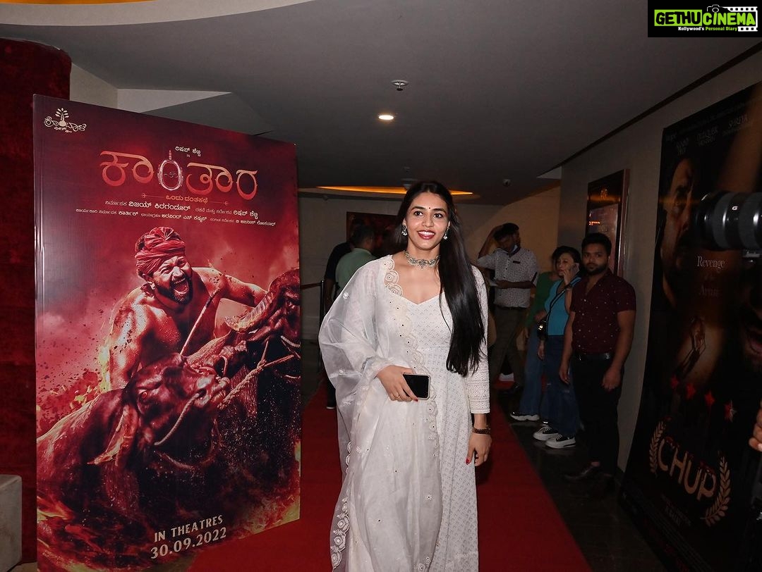 Sapthami Gowda Instagram - September 29th,2022 ❤️ As the team “Kantara” sat on the stairs of Santhosh theatre on this day after the fantastic premiere show that we had, still unaware of the fact as to what would happen next day. But, all of us had the pride that we have made a movie with all our heart and that we’ve made an honest effort to bring it in front of people. A movie that was made with passion, love and effort from every technician, artist and crew member. The next day, 30th September as we all know it will always remain special ❤️🧿