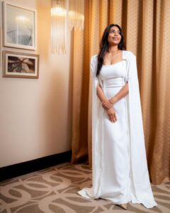Sapthami Gowda Instagram - ಲೀಲಾ 🤍

Thank you for making the exact outfit that I wanted - plain, simple, elegant and white just like my character in Kantara ❤️
It felt sooo nice wearing your brand on the red carpet after all the years that we’ve known each other 😍
Styling @tejukranthi @khushi_jagadisha 
Wearing @kalasthreebytejaswinikranthi 
Thank you guys for making the day even special by making the leela badge for me, it made me feel so proud to wear it 🥰
Accessories @sunrisesilversmiths 
MUA @priya_magic_touch 
📸 @varun_mk 

This day and this award wouldn’t have been possible without @rishabshettyofficial sir @hombalefilms @vkiragandur sir ☺️
Also, thanks to each and every one of you who watched the movie and showered all of us with so much love ❤️ 
Thanks to the entire working team of Kantara for working so hard behind the scenes and for making Kantara what it is today , this one’s for you 🥰

🧿