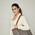 Sara Ali Khan Instagram - Why choose one when you can have them all🙋🏻‍♀️🤷🏻‍♀️🕺🏻 Explore the timeless elegance of Zouk’s handcrafted creations to elevate every occasion. 💫🎉🎊🎁 Check out Zouk’s Festive Sale, now live on their website! 👜 #SaraXZouk #ZoukxSaraAliKhan #Zouk #ZoukOnline #ProudlyIndian #Vegan #CrueltyFree #Handmade #IndianClassic #festivesale #ad #partnership