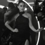 Sara Ali Khan Instagram – Sometimes it’s appropriate to flash 📸 🖤🤍
