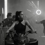Sara Ali Khan Instagram - Hello all! You know what’s a ball!? 🪩 💃 The Style Dance Challenge 🙋🏻‍♀️🕺🏻 Dance till you fall 🤙😃 It’s My Style- so you take your call 🤷🏻‍♀️🏍️ Call me Biker Girl 🚴‍♀️ or Barbie doll 💝💞 👉 Show us your best moves with these 5 steps 👉Add the song ‘Spread Your Aura’ from the audio library 👉Don’t forget to use the hashtags #StyleDance, #vivoY200 and #SpreadYourAura 👉Tag @vivo_india and upload!! Whats more? You can win exciting goodies 🙋🏻‍♀️💝🎁