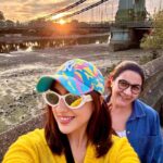 Sara Ali Khan Instagram – Villains in Villayat 🇬🇧 
Kabhi workout ya coffee ☕️🏋️‍♀️ 
Kabhi breaking diet 🍕🎂🍰
But all the while- my bright bold colours causing a riot 💛🧡💚💜💙💝
May mommy and me always paint the town red- that’s my true Aayat 🙏🏻🤲 London, United Kingdom
