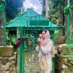 Sara Ali Khan Instagram - Q: Where and How can we find peace? ☮️💟🤍 A: Everywhere. Just look within 🙏🏻🤲👶🏞️