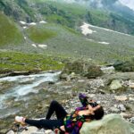 Sara Ali Khan Instagram - When the soul is content and the hamstrings are sore ☮️💟🦵 Bakri se phir bacchon se ki dosti 🐐 And then we had the chai I adore ☕️ Thajwas Glacier Sonamarg