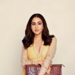Sara Ali Khan Instagram - In this modern Indian realm, where tradition finds its space 🇮🇳 I stand proud, carrying elegance with grace👜 Excited to be a part of the Zouk family and support a brand that’s just like me 💁🏻‍♀️ traditional, modern, classy and organic ❤️❤️❤️ #SaraXZouk #ZoukxSaraAliKhan #Zouk #ZoukOnline #ProudlyIndian #Vegan #CrueltyFree #Handmade #IndianClassic #ad #partnership