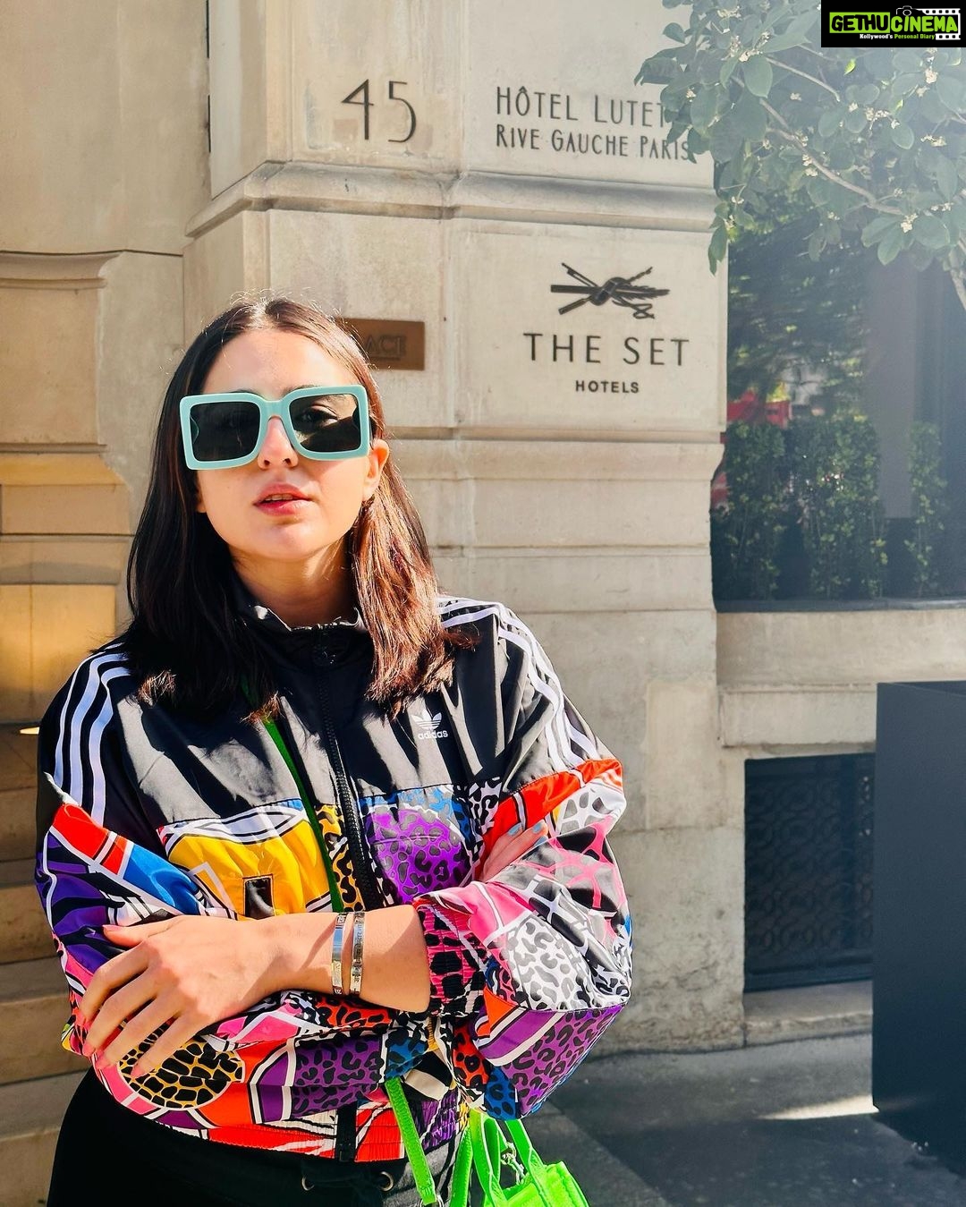 Sara Ali Khan Instagram - Coffee, culture and sunsets π βοΈπ¨πΌοΈπ«π₯π₯ππ A frothy almond milk cappuccino, walks to louvre- with mandatory coffee, chocolate and pop up art gallery stops, gym sessions & jam bingesβ¦ Sunsets and moon rises behind the Eiffel Tower, and under the Eiffel Tower and on!!!β¦ afternoon strolls with mommy & monetπ· evening ones with Shakespeare & co.. π And our extremely embarrassing and hazardously heavy exit ππ au revoir Paris π«π·π #paris #hotellutetia @hotellutetia @thesetcollectionofficial @thetravelbusco Paris, France