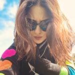 Sara Ali Khan Instagram – Villains in Villayat 🇬🇧 
Kabhi workout ya coffee ☕️🏋️‍♀️ 
Kabhi breaking diet 🍕🎂🍰
But all the while- my bright bold colours causing a riot 💛🧡💚💜💙💝
May mommy and me always paint the town red- that’s my true Aayat 🙏🏻🤲 London, United Kingdom