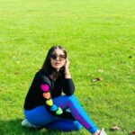 Sara Ali Khan Instagram – Villains in Villayat 🇬🇧 
Kabhi workout ya coffee ☕️🏋️‍♀️ 
Kabhi breaking diet 🍕🎂🍰
But all the while- my bright bold colours causing a riot 💛🧡💚💜💙💝
May mommy and me always paint the town red- that’s my true Aayat 🙏🏻🤲 London, United Kingdom