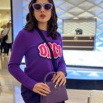 Sara Ali Khan Instagram – Villains in Villayat 🇬🇧 
Kabhi workout ya coffee ☕️🏋️‍♀️ 
Kabhi breaking diet 🍕🎂🍰
But all the while- my bright bold colours causing a riot 💛🧡💚💜💙💝
May mommy and me always paint the town red- that’s my true Aayat 🙏🏻🤲 London, United Kingdom