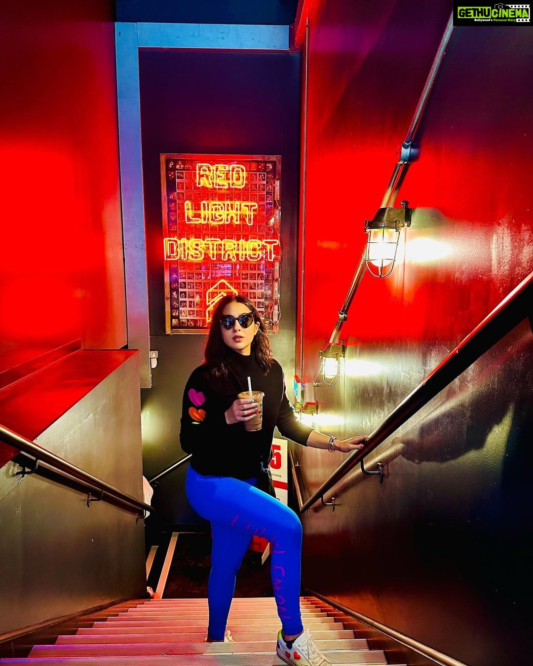 Sara Ali Khan Instagram - Villains in Villayat π¬π§ Kabhi workout ya coffee βοΈποΈββοΈ Kabhi breaking diet πππ° But all the while- my bright bold colours causing a riot ππ§‘ππππ May mommy and me always paint the town red- thatβs my true Aayat ππ»π€² London, United Kingdom