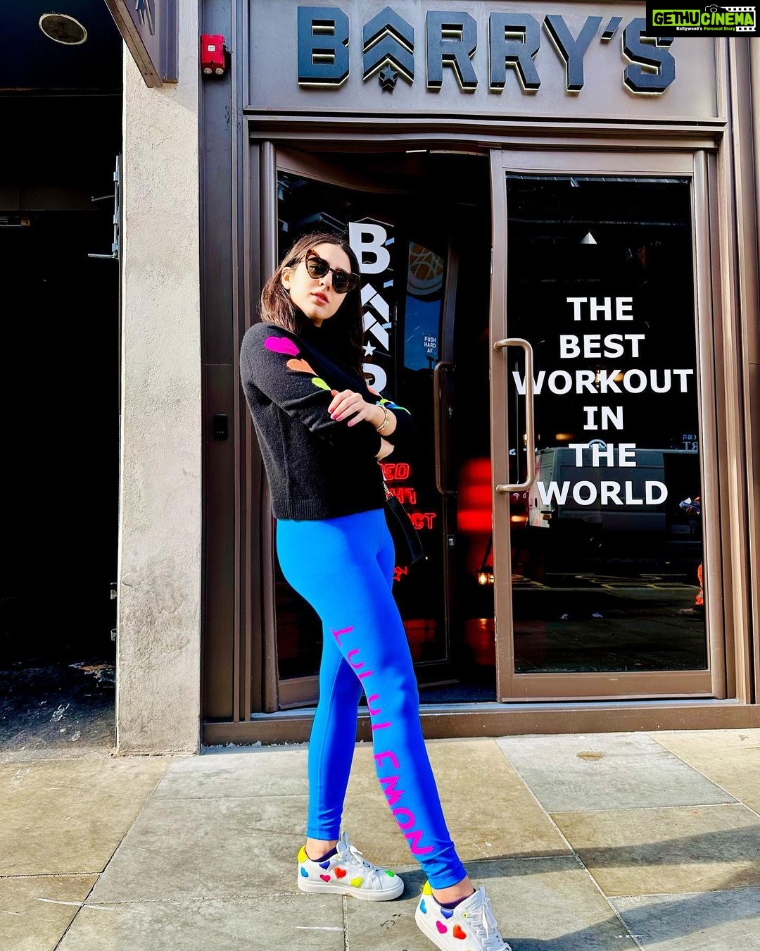 Sara Ali Khan Instagram - Villains in Villayat π¬π§ Kabhi workout ya coffee βοΈποΈββοΈ Kabhi breaking diet πππ° But all the while- my bright bold colours causing a riot ππ§‘ππππ May mommy and me always paint the town red- thatβs my true Aayat ππ»π€² London, United Kingdom