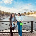 Sara Ali Khan Instagram – Coffee, culture and sunsets 🌇 ☕️🎨🖼️🍫🥐🥐🍓🍒
A frothy almond milk cappuccino, walks to louvre- with mandatory coffee, chocolate and pop up art gallery stops, gym sessions & jam binges…
Sunsets and moon rises behind the Eiffel Tower, and under the Eiffel Tower and on!!!… afternoon strolls with mommy & monet🌷 evening ones with Shakespeare & co.. 📚 
And our extremely embarrassing and hazardously heavy exit 🚂🚆
au revoir Paris 🇫🇷💘
#paris #hotellutetia 
@hotellutetia @thesetcollectionofficial @thetravelbusco Paris, France