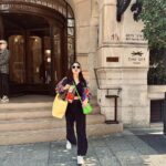 Sara Ali Khan Instagram – Coffee, culture and sunsets 🌇 ☕️🎨🖼️🍫🥐🥐🍓🍒
A frothy almond milk cappuccino, walks to louvre- with mandatory coffee, chocolate and pop up art gallery stops, gym sessions & jam binges…
Sunsets and moon rises behind the Eiffel Tower, and under the Eiffel Tower and on!!!… afternoon strolls with mommy & monet🌷 evening ones with Shakespeare & co.. 📚 
And our extremely embarrassing and hazardously heavy exit 🚂🚆
au revoir Paris 🇫🇷💘
#paris #hotellutetia 
@hotellutetia @thesetcollectionofficial @thetravelbusco Paris, France