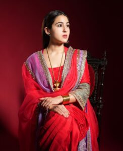 Sara Ali Khan Instagram - Ek Tha Raja 👑 
Ek Thi Rani 👸 
Dono ke hue hamshakal bacche 💥🥰
That’s it Khatam Kahaani ♥️♠️❤️‍🔥