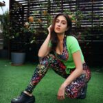 Sara Ali Khan Instagram - Elevating my style, one step at a time! 👡 The Crush Clog has the perfect balance of height and style! @crocsindia #crocsindia 🐊🐊🐊