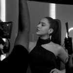 Sara Ali Khan Instagram - Sometimes it’s appropriate to flash 📸 🖤🤍