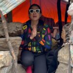 Sara Ali Khan Instagram – Q: Where and How can we find peace? ☮️💟🤍
A: Everywhere. Just look within 🙏🏻🤲👶🏞️