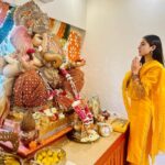 Sara Ali Khan Instagram - Ganpati Bappa Morya 🤗🙏🏻