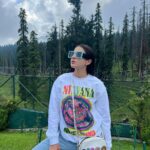 Sara Ali Khan Instagram – Q: Where and How can we find peace? ☮️💟🤍
A: Everywhere. Just look within 🙏🏻🤲👶🏞️