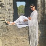 Sara Ali Khan Instagram – Missing these days 🥰🥹
With the lovely rays☀️🙏🏻🏔️ Martand Sun Temple